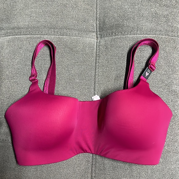 🥰🥰Victoria’s Secret Lightly Lined Wireless Scoop Bra🥰🥰 - Picture 4 of 8